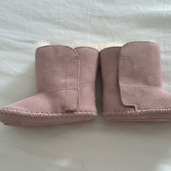 UGG Baby booties - pink - like new - Picture 2 of 7